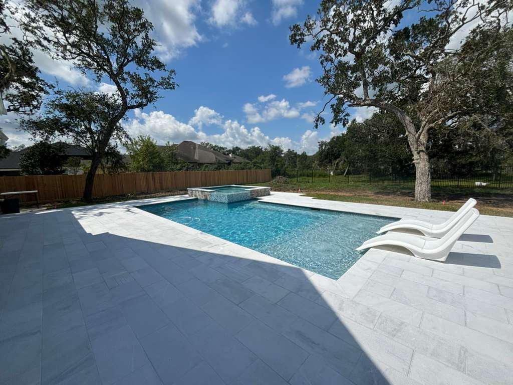 Modern Square Pool & Spa